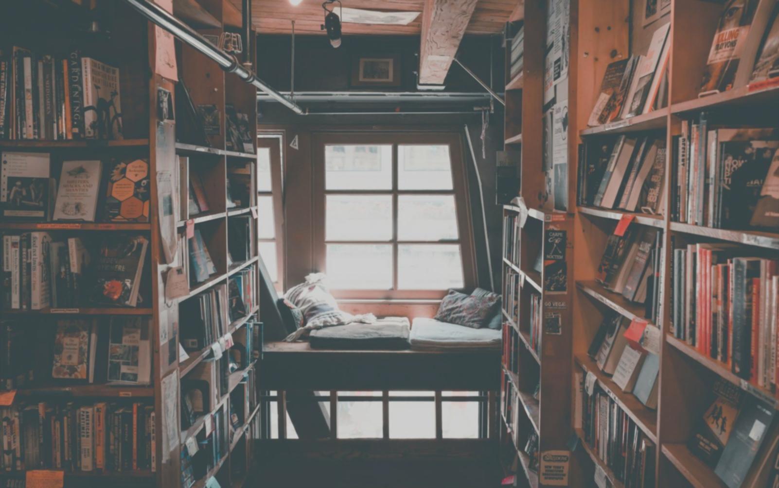 Moderne Büroumgebung mit Finanzanalyse